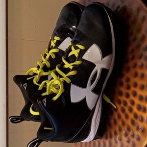 Under armour football cleats, men's 8.5, great condition.